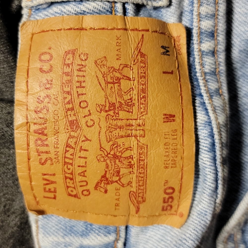 Light wash Levi's 550, sz12, med length